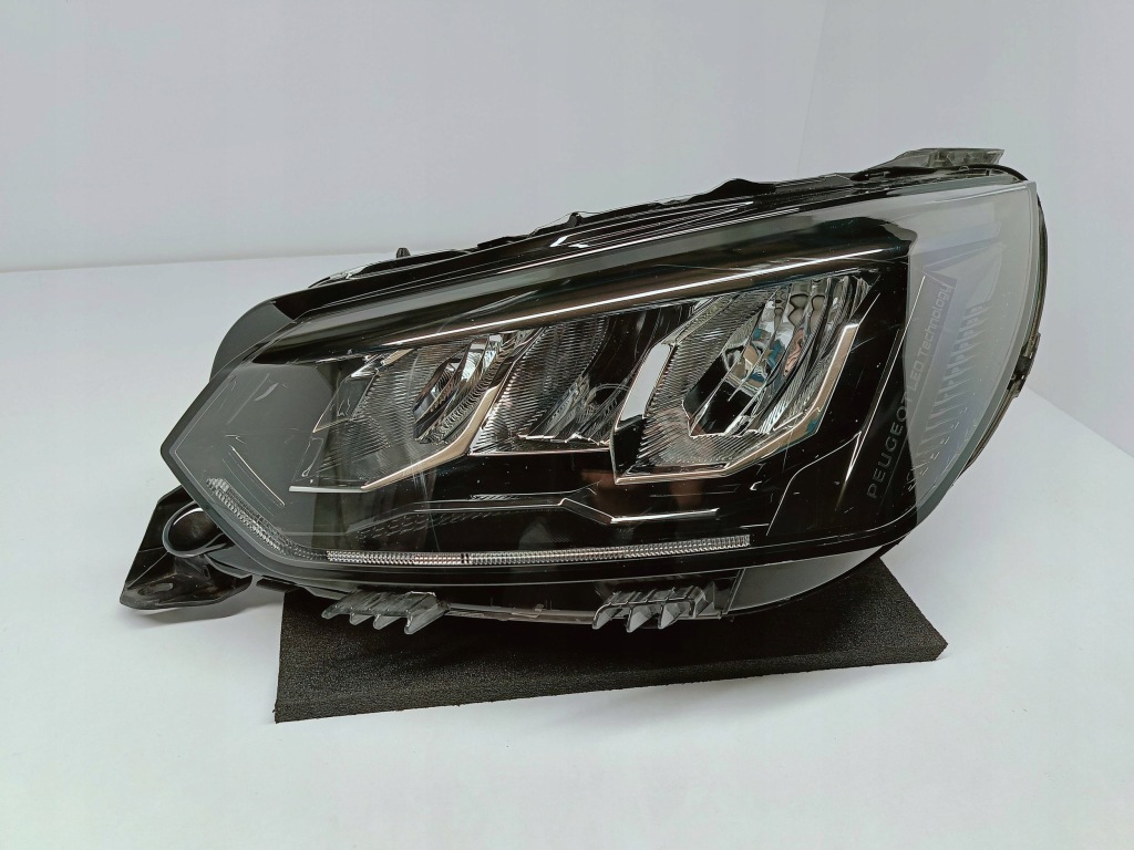 Купить Peugeot 208 ii 19- лампа левая перед передняя full led eu 9855524680