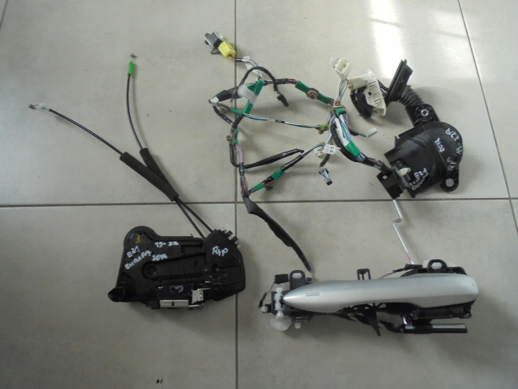 фото №1, Джгут двері права перед toyota corolla e21 20r eu