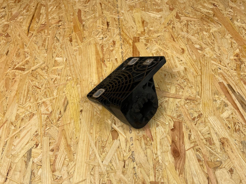 фото №7, Кронштейн кронштейн кронштейн радиатора правое vw id.3 1ea121367f 2019-