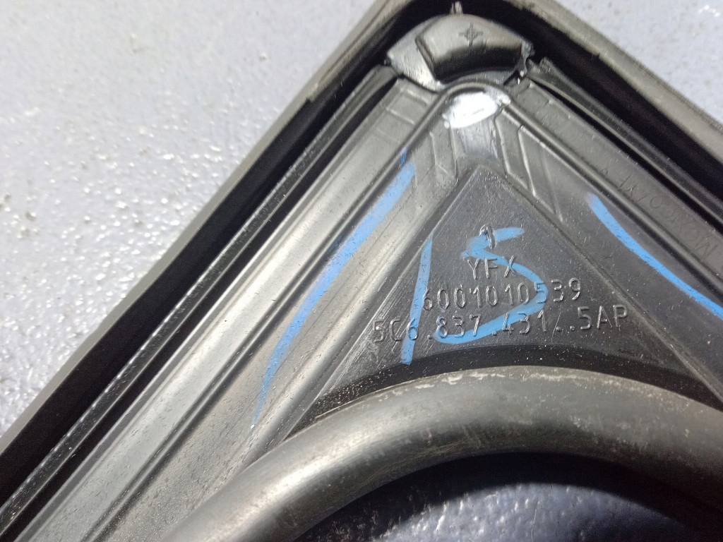 фото №5, Vw jetta vi 5c6 прокладка дверь левая направляющая стекло 5c6837431