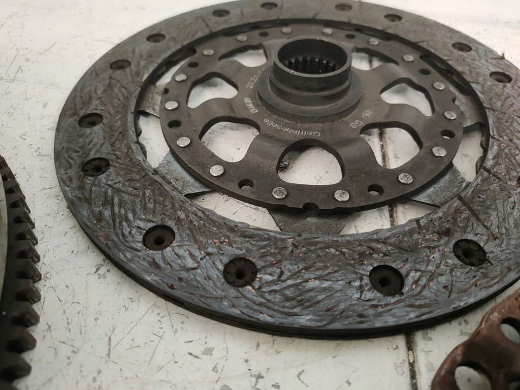 фото №8, Двухмассовый маховик сцепление n45b16a 1,6 6-передача bmw e90 e87 bdb