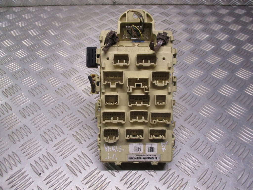 фото №1, Коробка предохранителей toyota yaris 82730-0d020