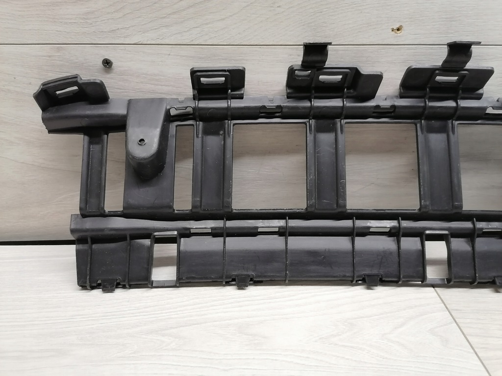 фото №8, Mercedes w205 направляющая бампера задняя 2a2058852314