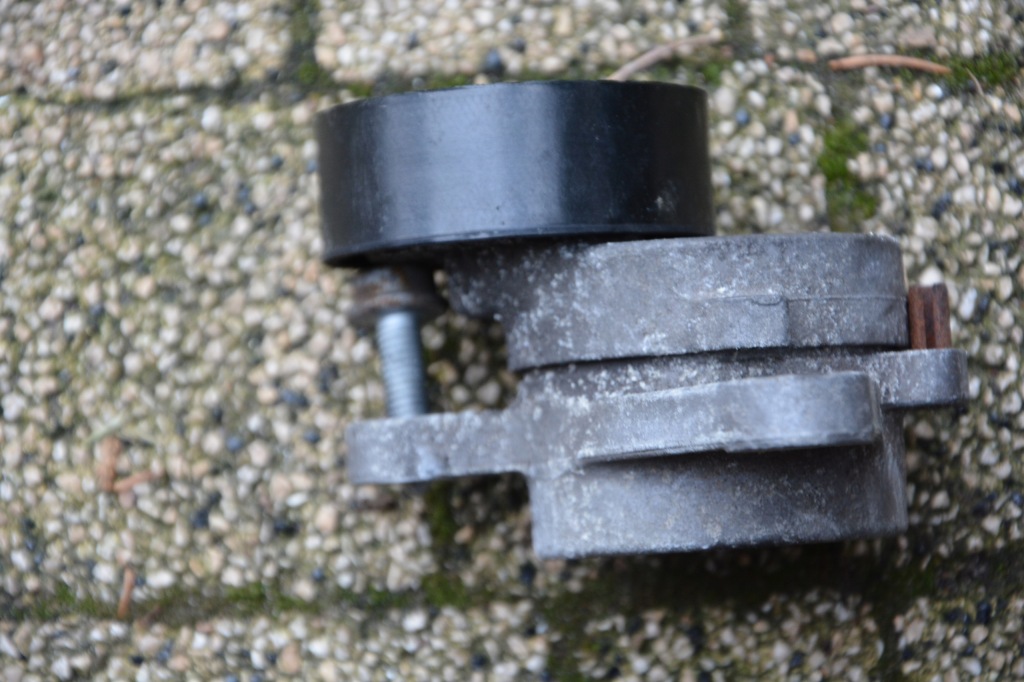 Натяжитель ролик ремень vw passat b8 5q0971228k Оригинал