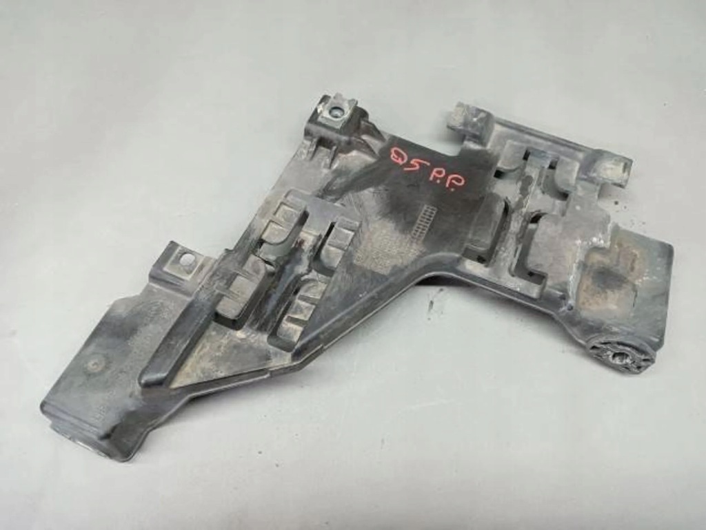 фото №1, Напрямна лампи лівий перед 10107-17075 audi q5 8r