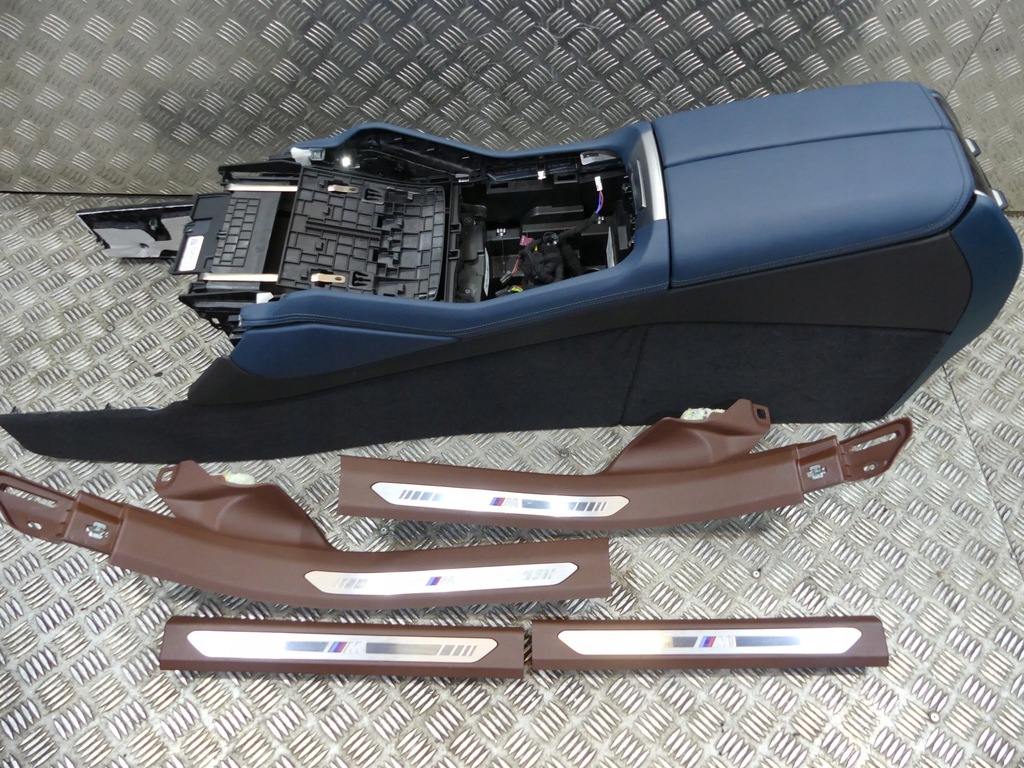 фото №15, Bmw g09 xm обивка сиденья вентиляция массаж заднее сиденье обшивки туннель po 22km!