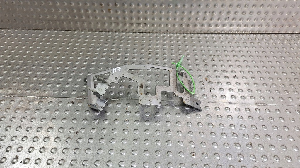 фото №1, Креплення датчик a1771508000 mercedes x253 w205 63 amg aston martin db11