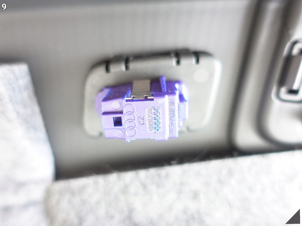 фото №10, Audi a8 4h0 d4 lift 13-17 захист обшивка правого стійка b хром кнопка