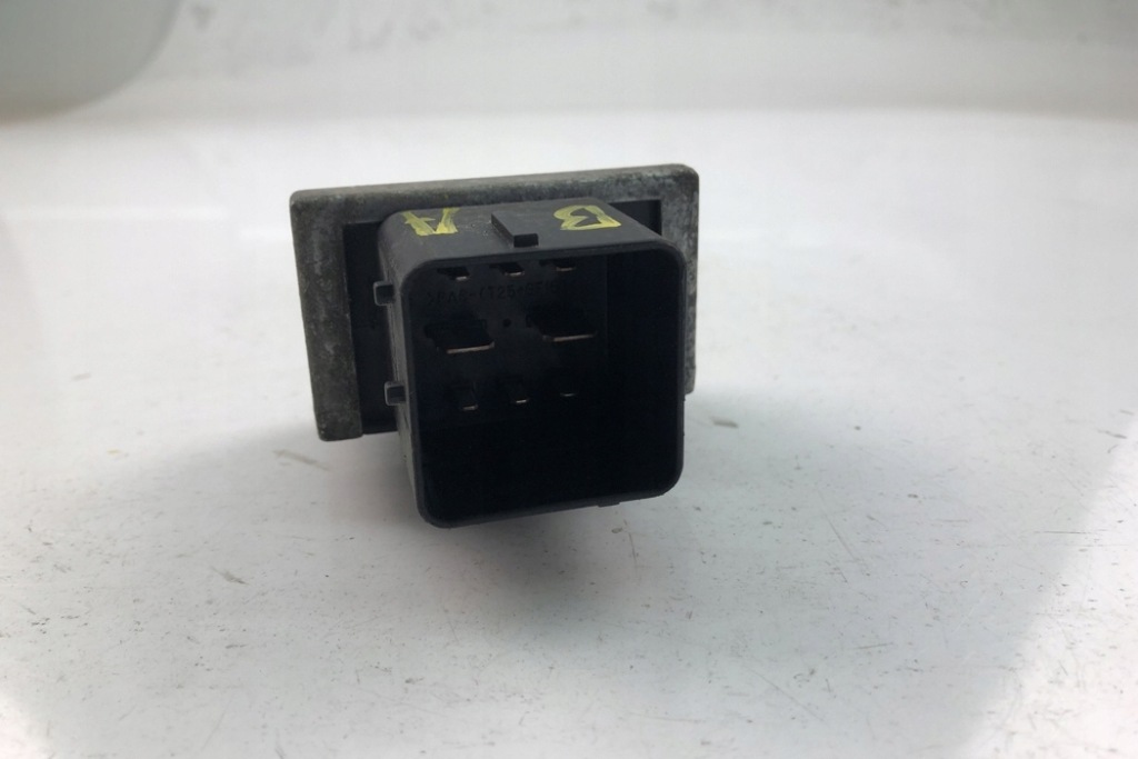 фото №3, Реле renault captur j5_ 110678071r 2015