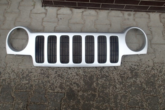 фото №1, Jeep cherokee liberty kj 01-04 решётка радиатора решётка радиатора