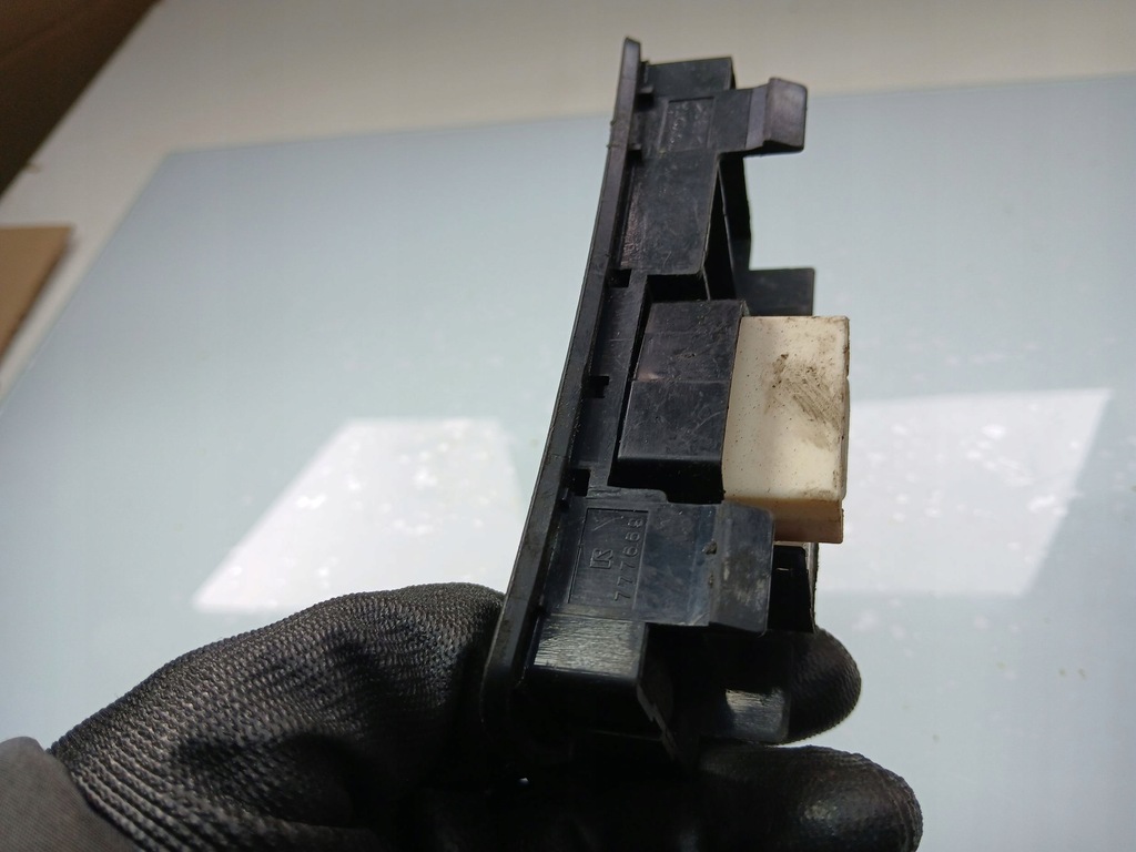 фото №6, Toyota avensis t250 2004 кнопка регулировки зеркал боковых