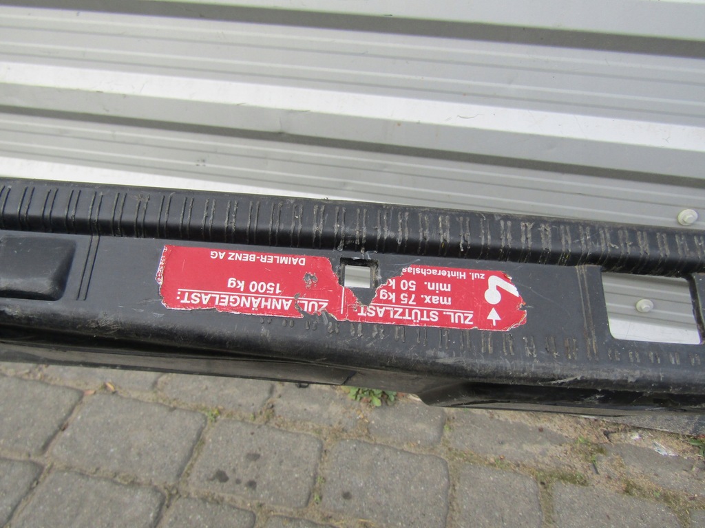 фото №11, 1 mercedes w124 sedan пластик защита багажника поперечина замка заднего