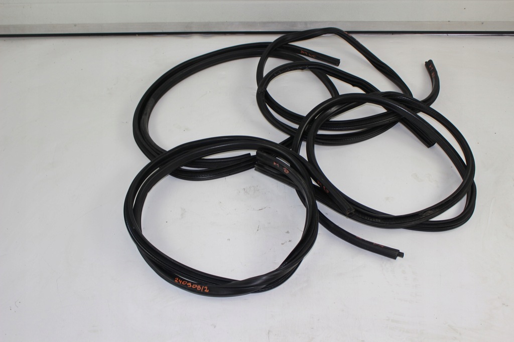 фото №1, Уплотнители дверь bmw x1 e84