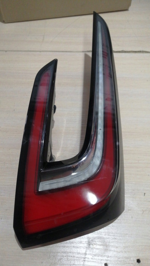 Купити Tesla 3 2024r лампа права задній 1691498-00-c