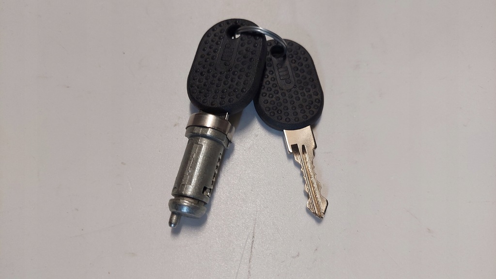 фото №1, Цилиндр замка крышка. багажника uno