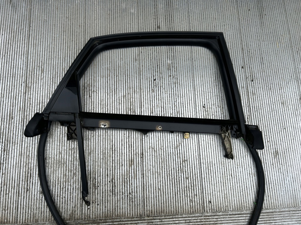 фото №1, Рамка прокладка стекло правый задняя audi a4 b6 sedan