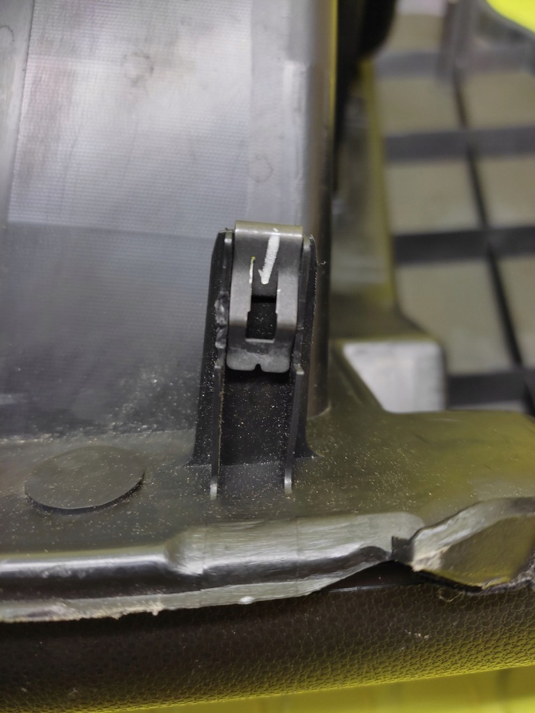 фото №9, Mazda 3 бардачок