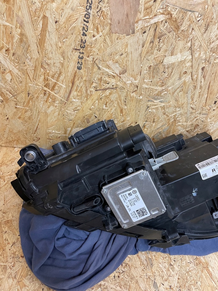 фото №12, Лампа права bi ксенон поворотний volkswagen vw touran 1t1!