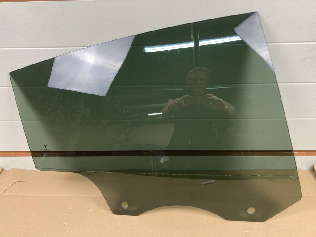 фото №1, Скло права задня tesla model y