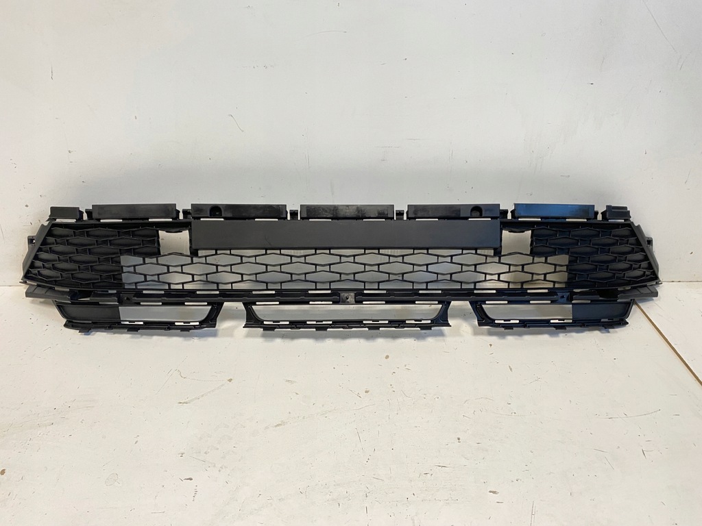 фото №1, Решётка радиатора решётка бампера средняя skoda kamiq 658