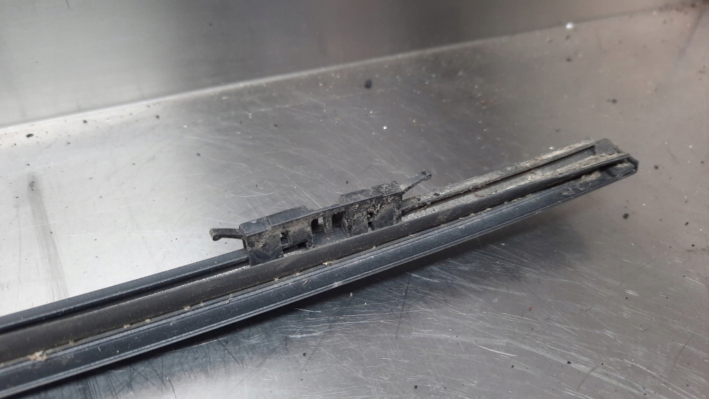 фото №7, Молдинг стекло передней левая 30753985 volvo s60 ii v60 10-18r