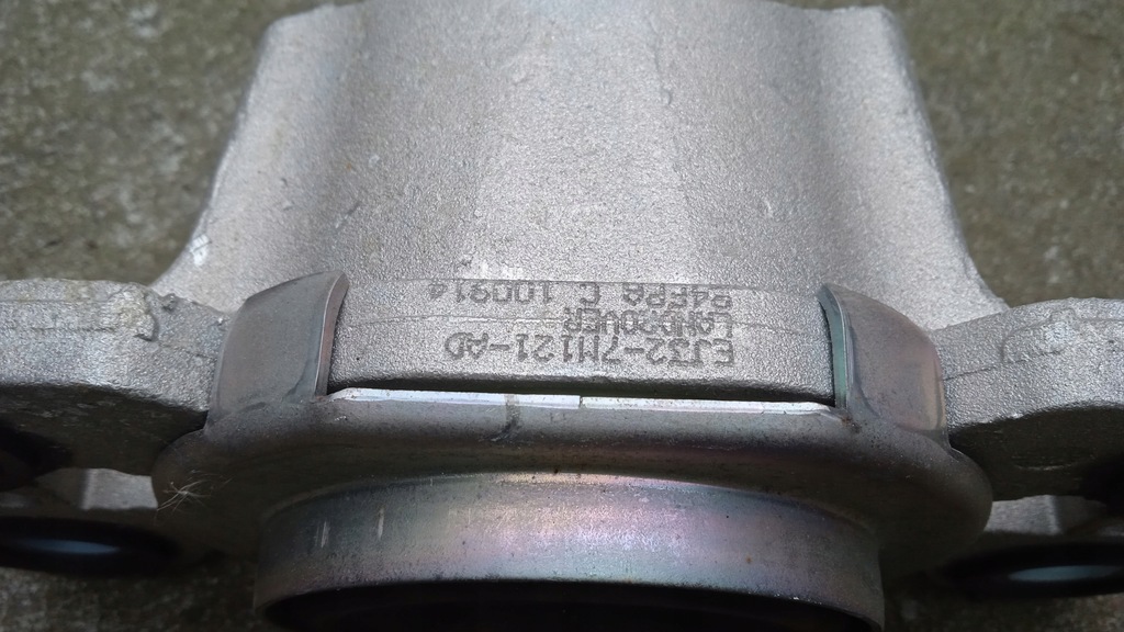 фото №2, Land rover оригинальный номер ej32-7m121-ad кронштейн подушка двигателя