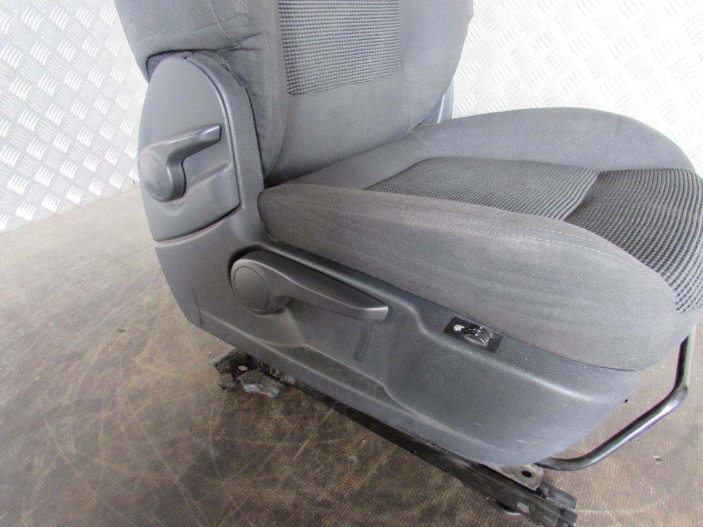 фото №8, Сиденье правый перед peugeot 5008 09-13r