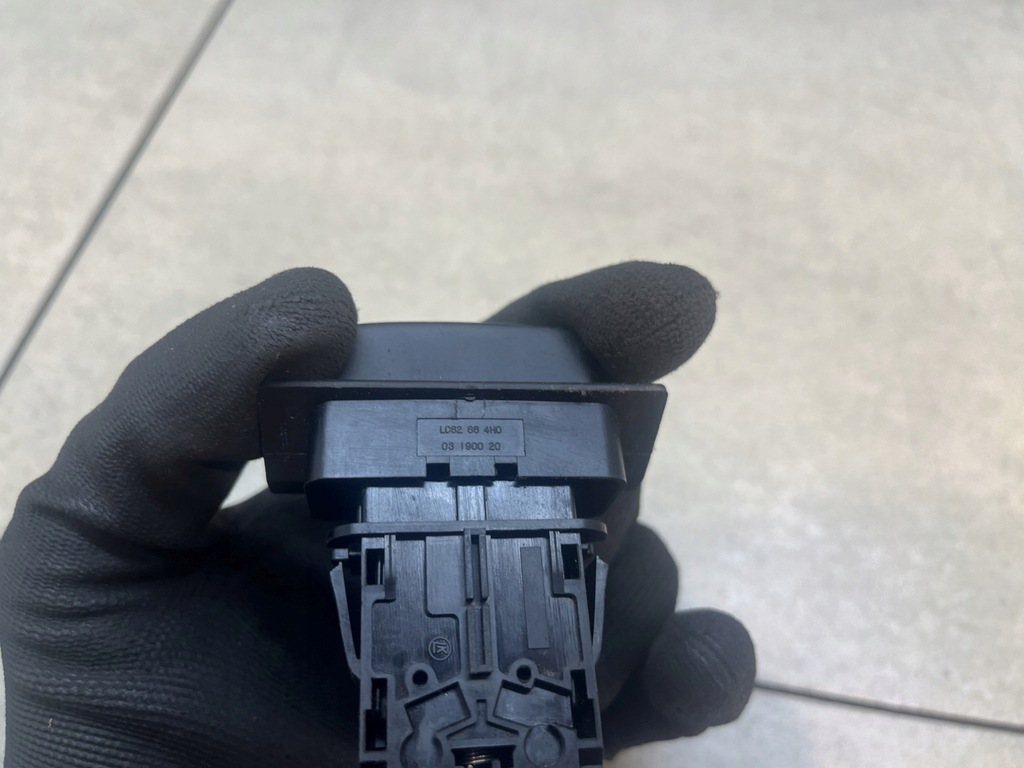 фото №5, Кнопка света аварийных mazda mpv 2.0 d lc62664h0