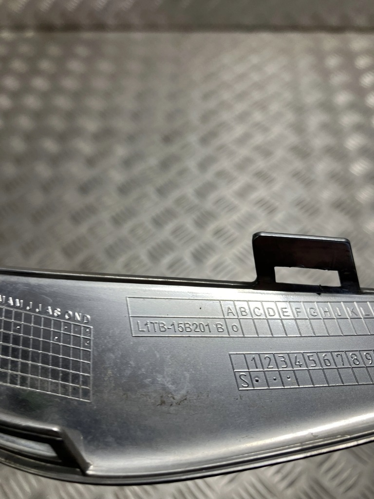 фото №2, Решітка рамка протитуманної фари ліва puma ii mk2 19- vignale