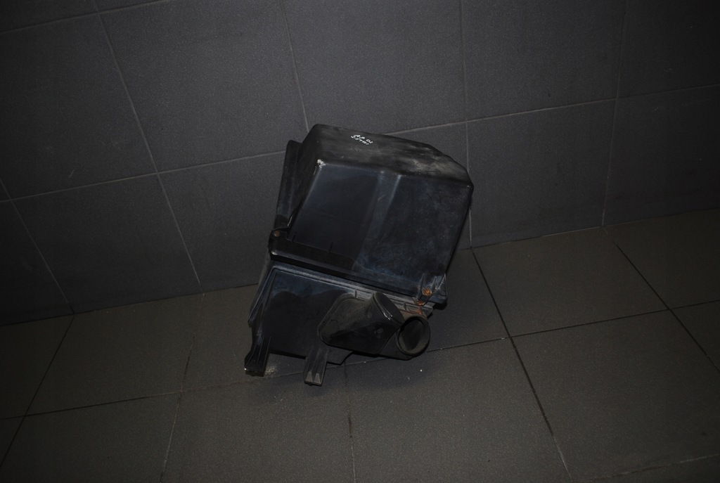 фото №2, Корпус фільтра повітря a8 d2 2.5 tdi 059133837h