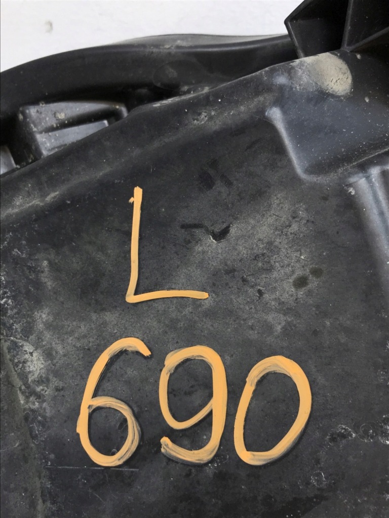 Tesla 3 рестайлінг  правий фара full led 1514953-00-d в Україні