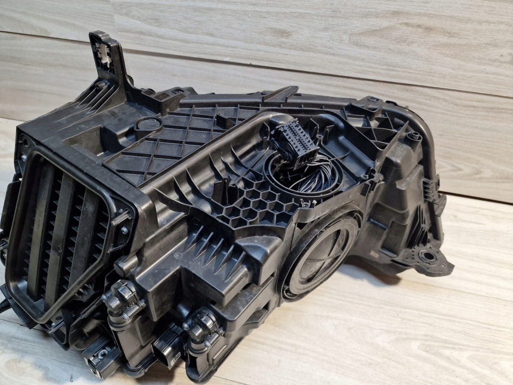 Audi q3 2 83a фара правий передня full led Доставка