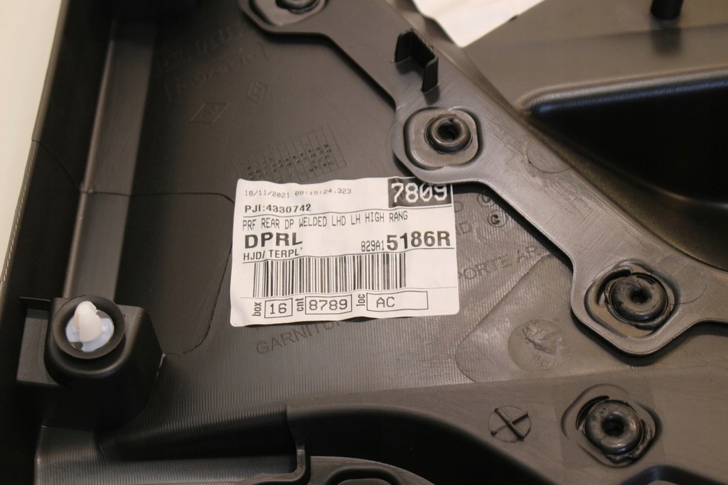 фото №9, Обшивка обивка дверь левый задняя dacia duster ii lift