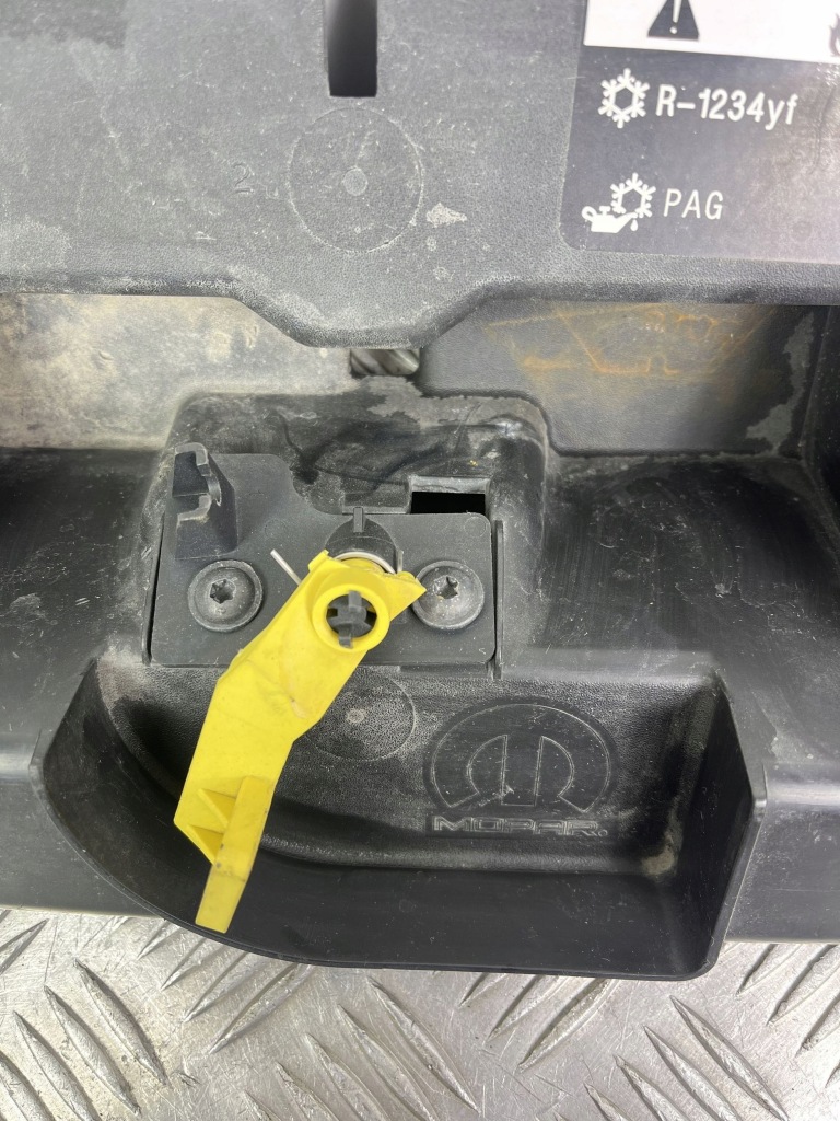 2019 jeep compass накладка радіатора 07356857380e Зі Шроту