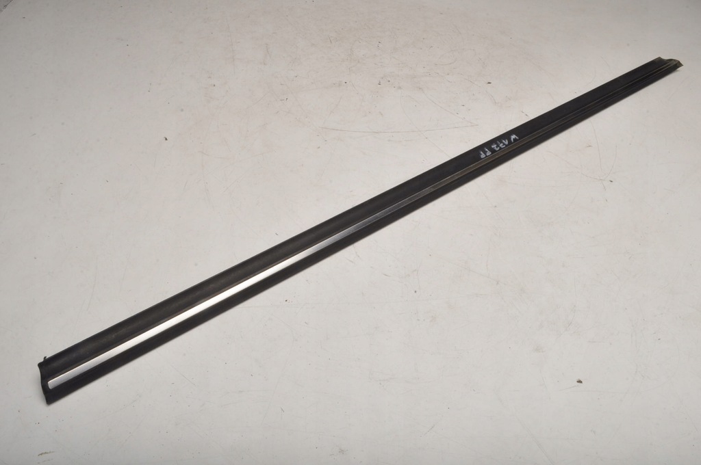 фото №1, Mercedes w172 r172 молдинг стекло подоконная передняя правая