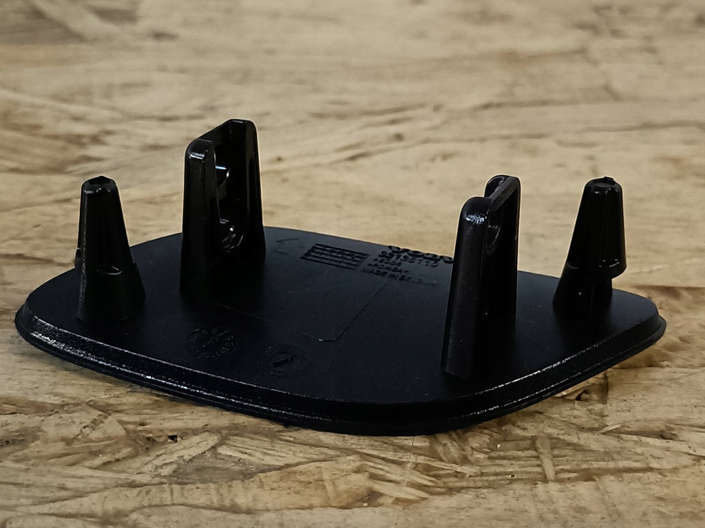 фото №8, Volvo xc40 17- заглушка распылителя лампы бампер правый перед 32136110