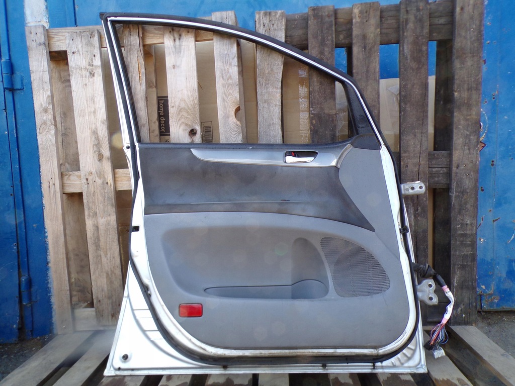 фото №6, Toyota avensis verso дверь левая передние 1c0