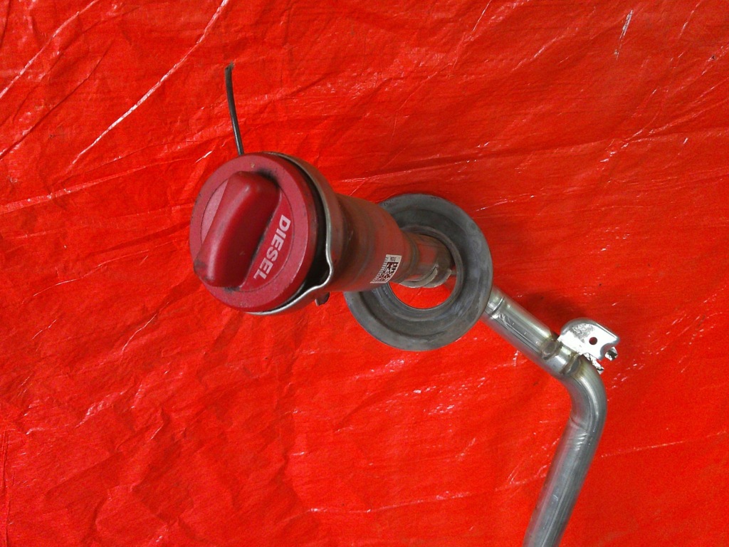 Infiniti q30 2.2d 2016 труба заливная горловина топлива Цена