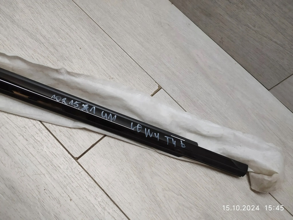 фото №7, 10215. bmw x1 u11 молдинг уплотнитель левый задняя 9451535