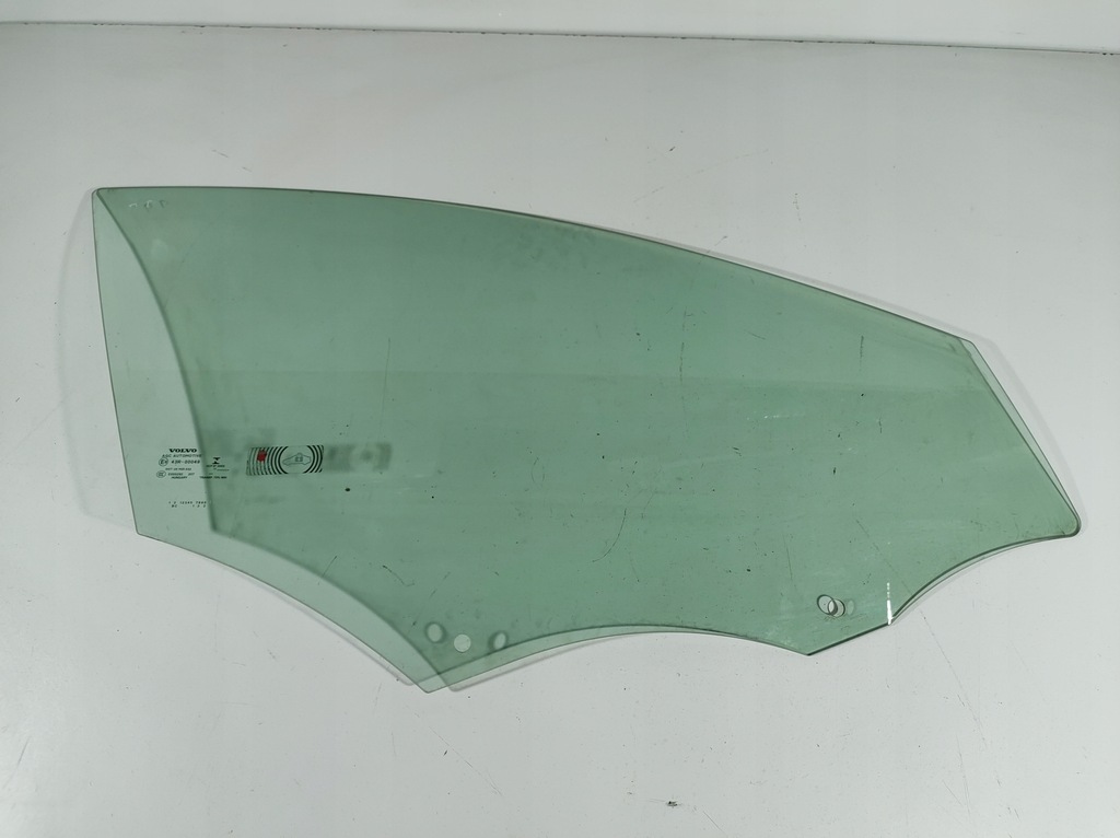 фото №1, Volvo v40 14r- скло двері правий перед