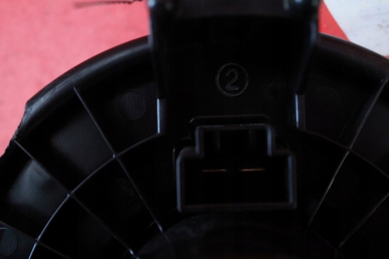 фото №8, Воздуходувка вентилятор обдув eu 272700-5151 toyota corolla e15 06-13