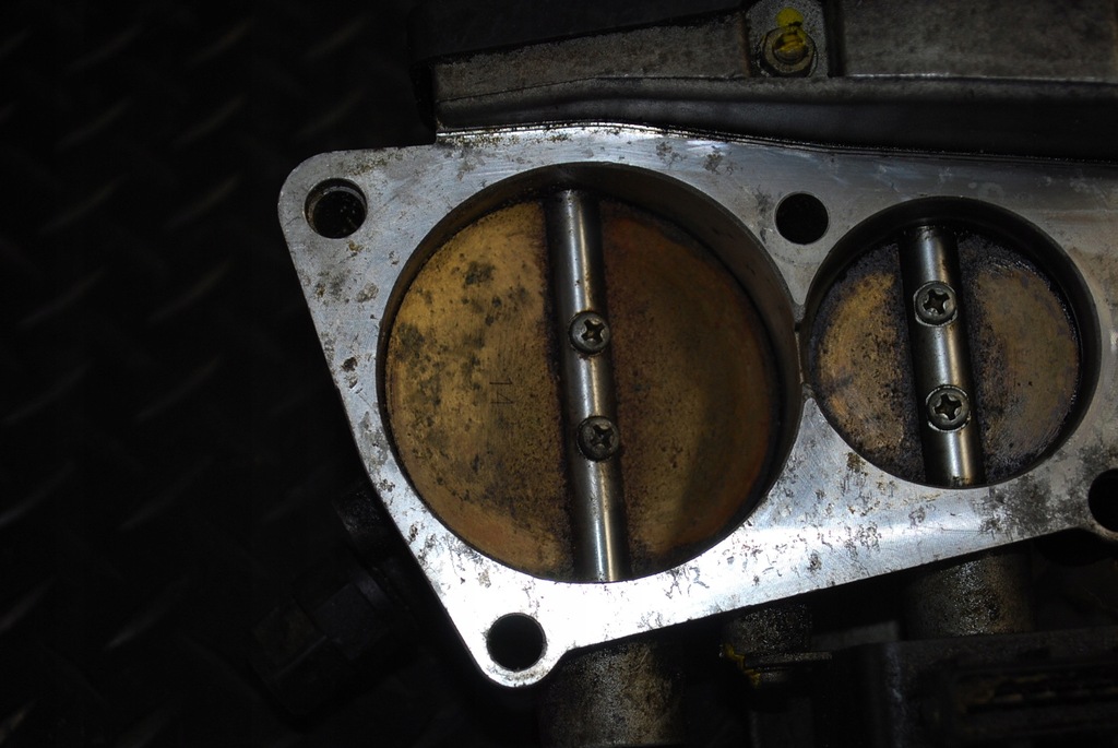 фото №9, Audi a8 d2 4.2 v8 дросельна заслінка 077133063af