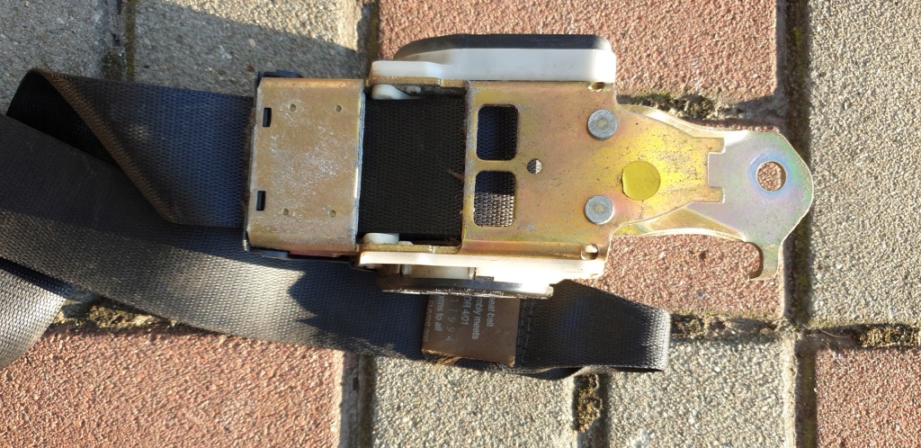 Ремінь безпеки правий перед bmw 3 e36 compact Недорого