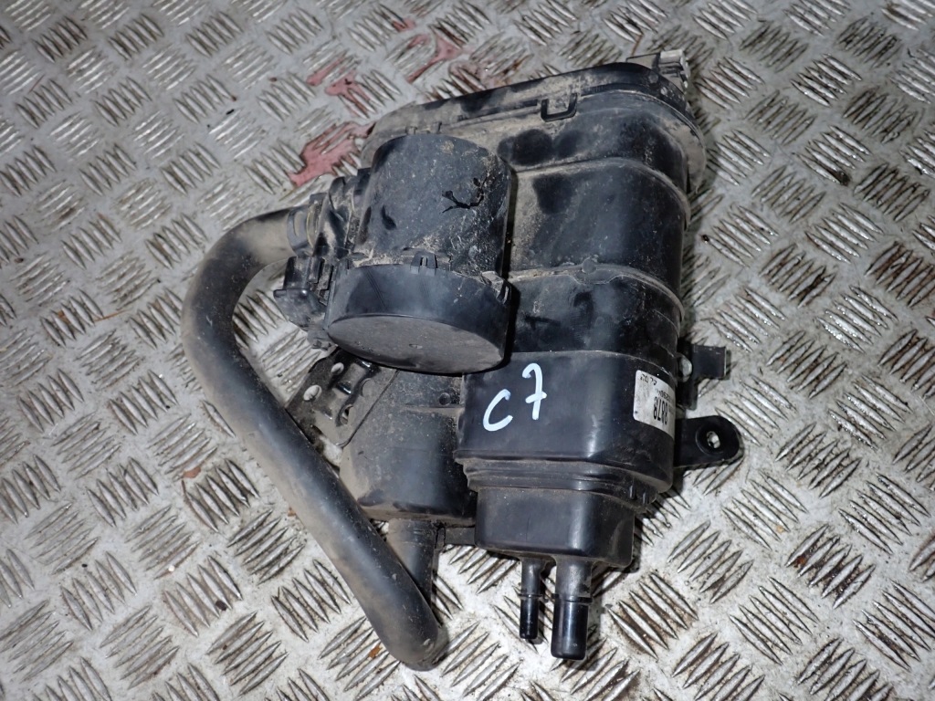 Купити Фільтр вугільний паров chevrolet corvette c7 2016