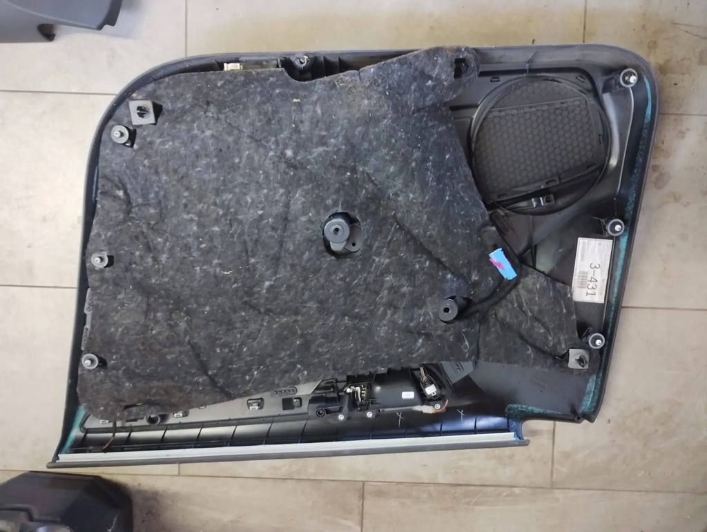 фото №10, Обшивки дверь audi a4 b8