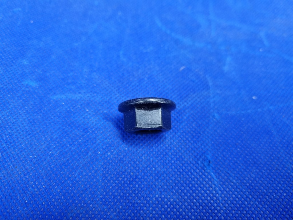 Tesla model 3 / y гайка підвіска m12 x 1.75 10.9 1478378-00-a Зі Шроту