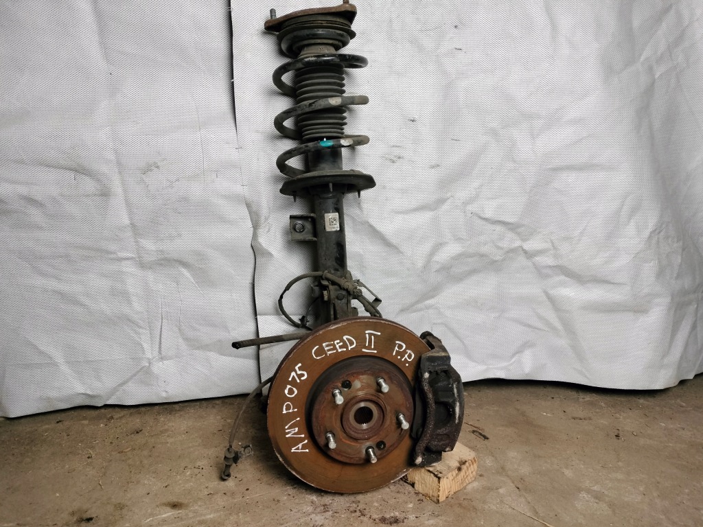 фото №1, Kia ceed ii 1.6 crdi поворотный кулак правая mcperson przó