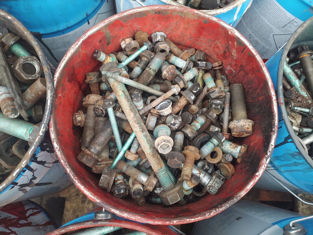 фото №4, Акция! болты гайки крепления с демонтажа man tgx mercedes actros mp4