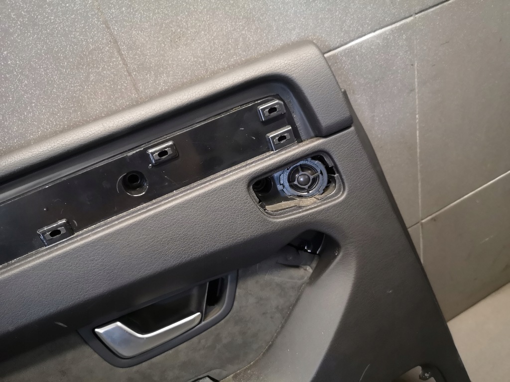 фото №4, Обшивка двері лівий задня audi a8 d3 чорний голий