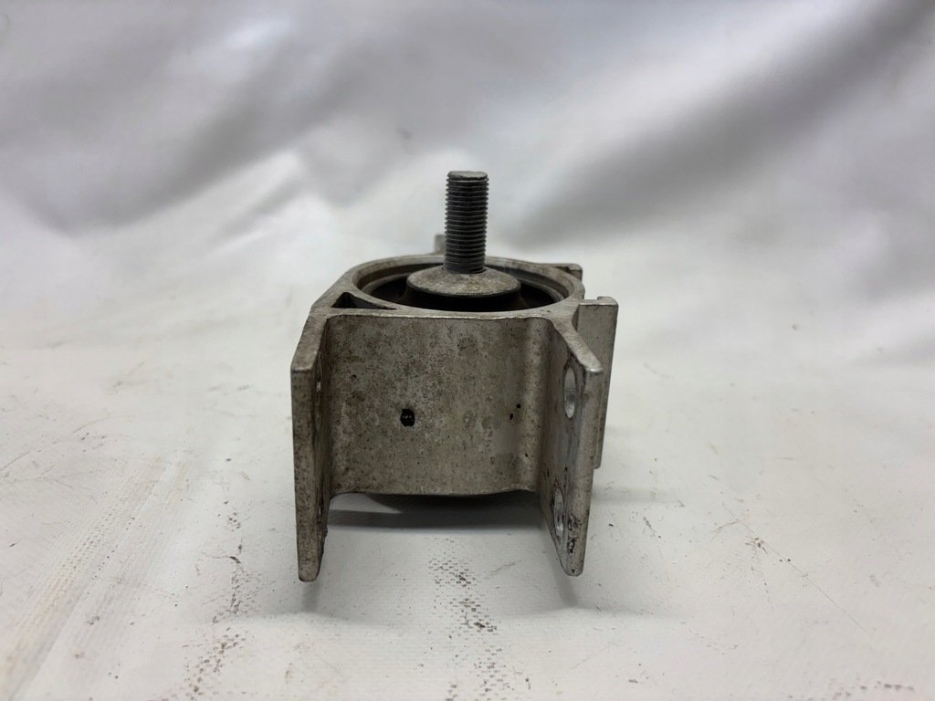 фото №7, Mercedes cla задняя втулка передний рычага